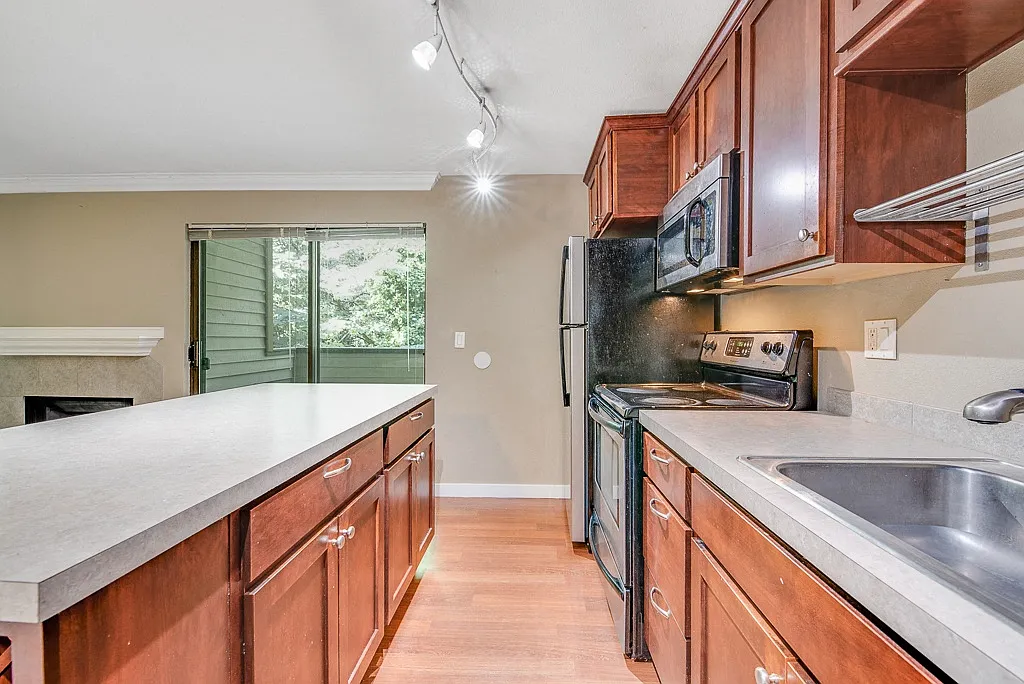 Whispering Brook Apartments — Photo 4