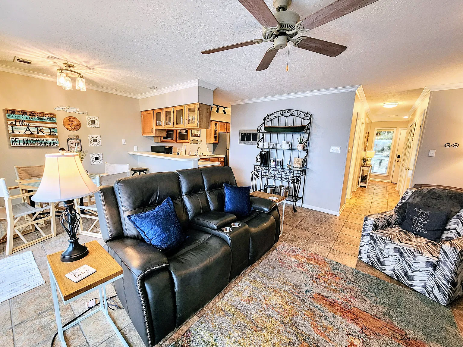 1 bed, 748 sqft, $1,900 — Photo 4