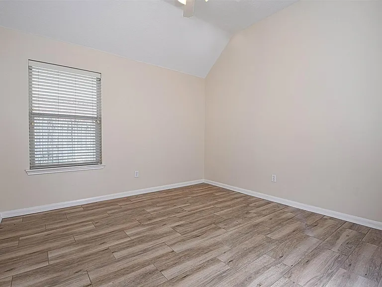20826 Meadowhill Dr — Photo 24