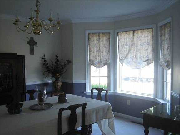 3rd image of 115 Edgefield Dr