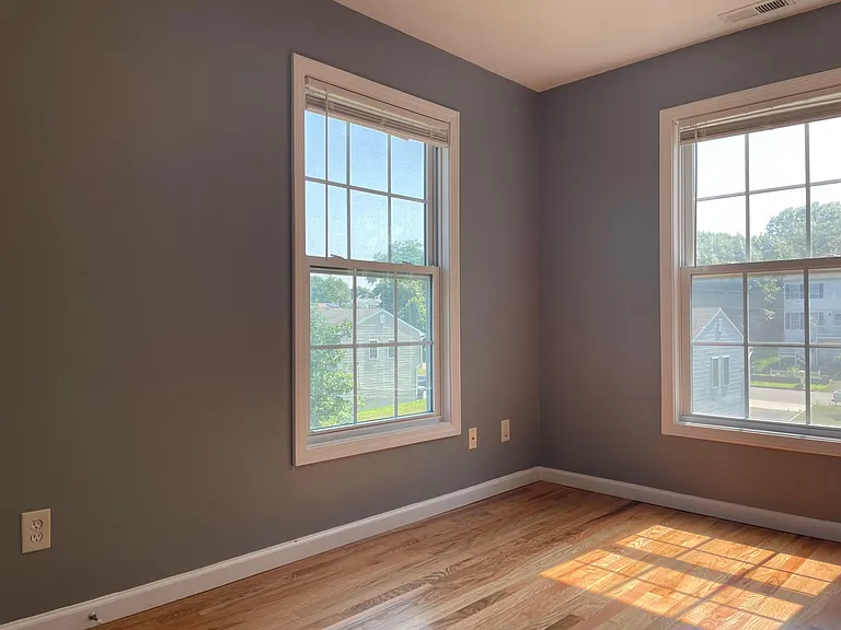 765 Hart St — Photo 33