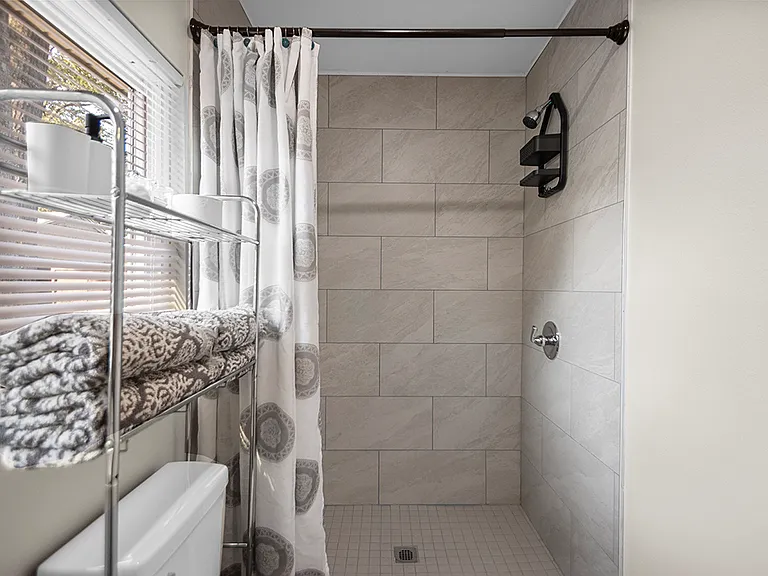 405 Maple St #B — Photo 8