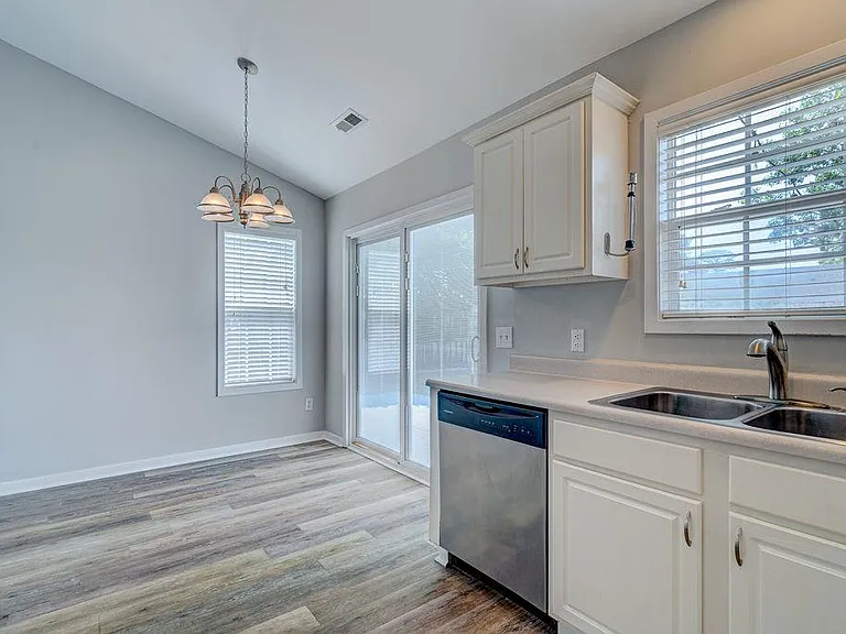 305 Hixon Pl — Photo 24