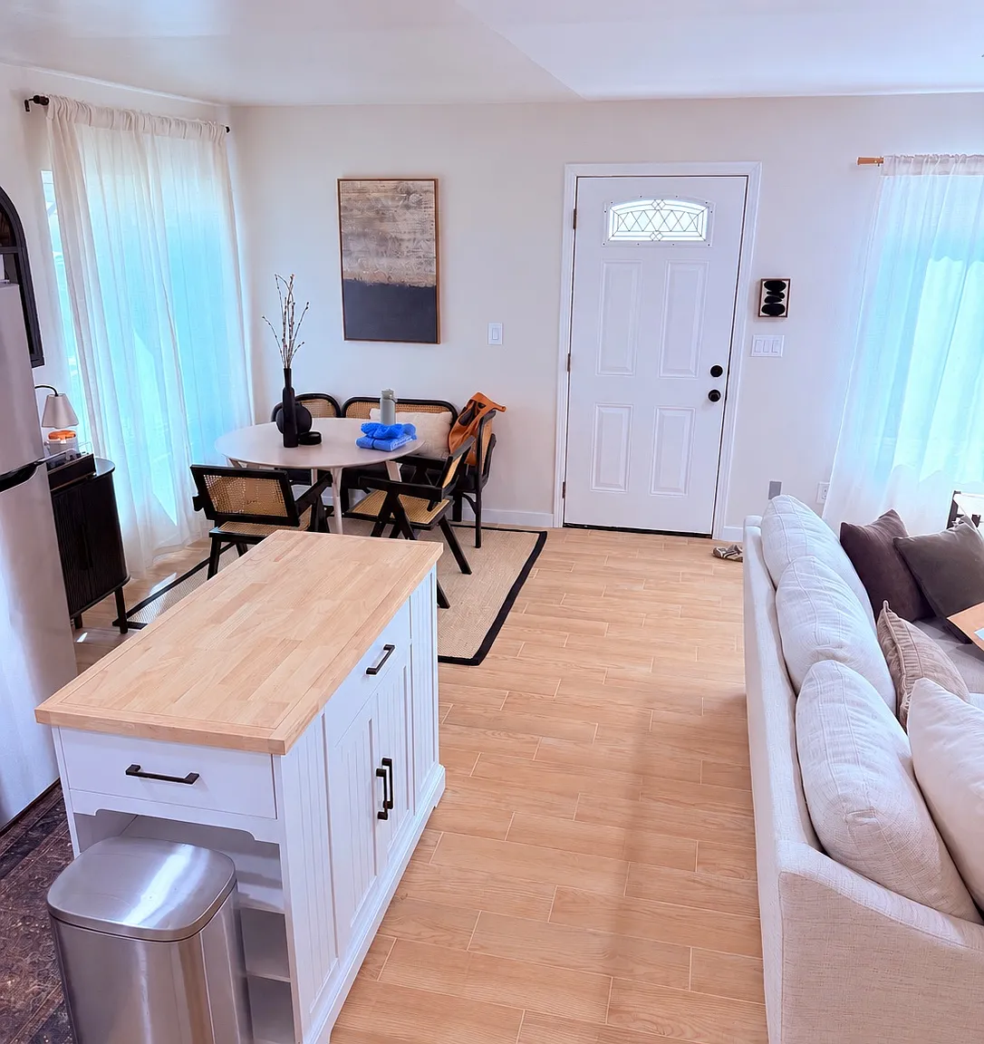 2 bed, 924 sqft, $2,750 — Photo 2