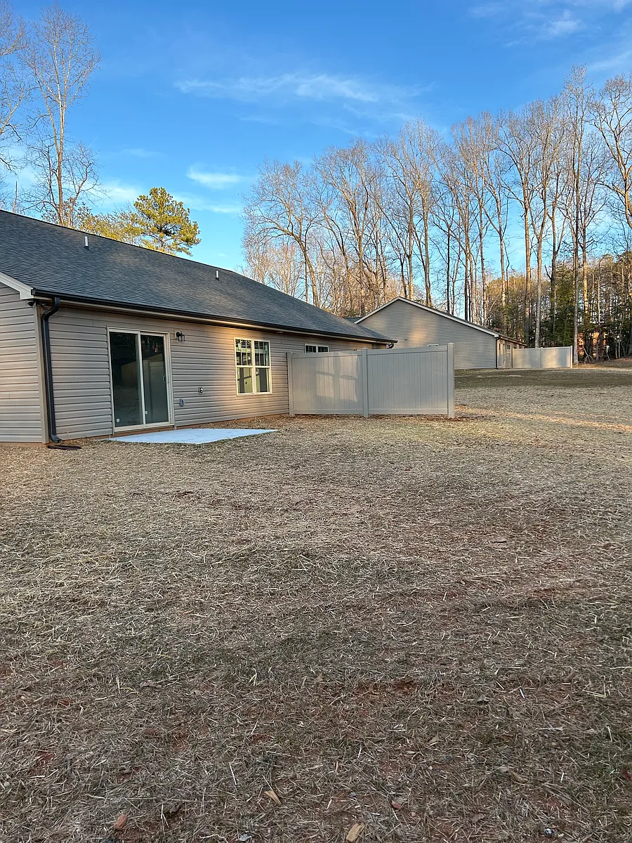 Building Photo - 688 Jonas Cir