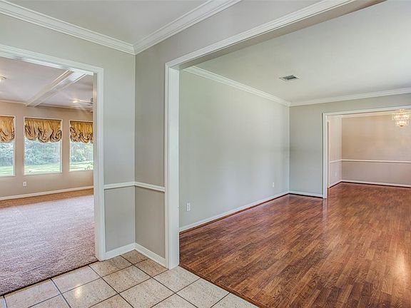 4th image of 4018 Rolling Green Dr