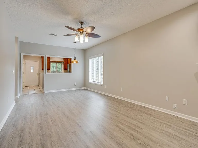 176 S Austin Springs Rd — Photo 7