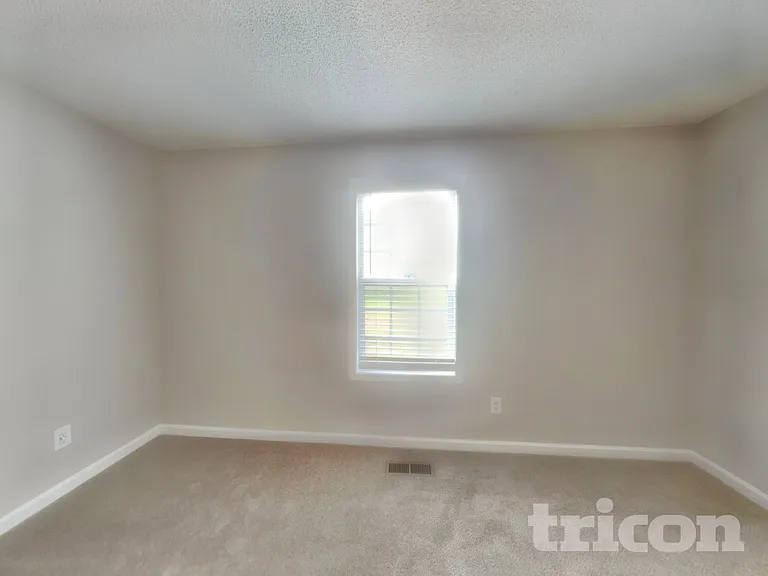 412 Remington Ct — Photo 10
