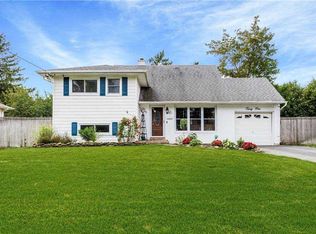 35 Wiltshire Dr, Commack, NY 11725