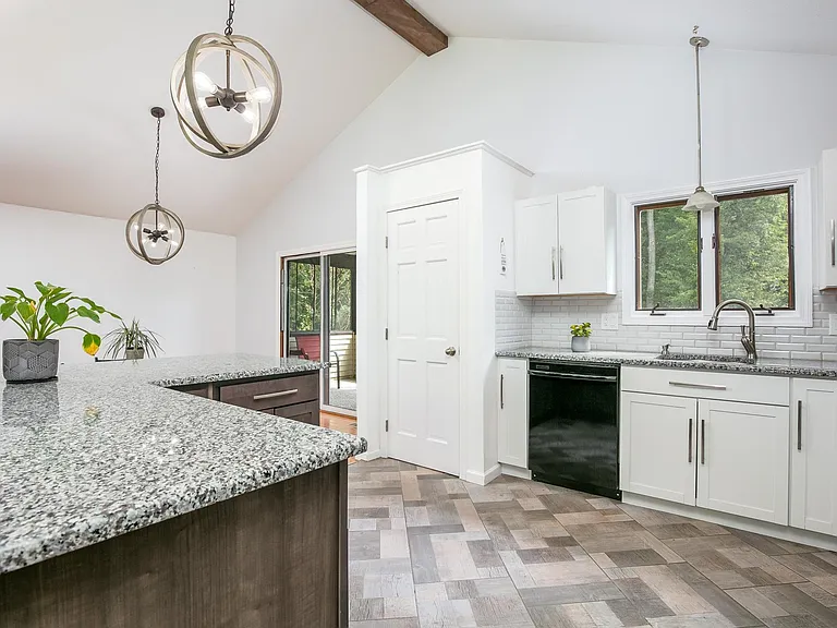 80 Lancaster Dr — Photo 8