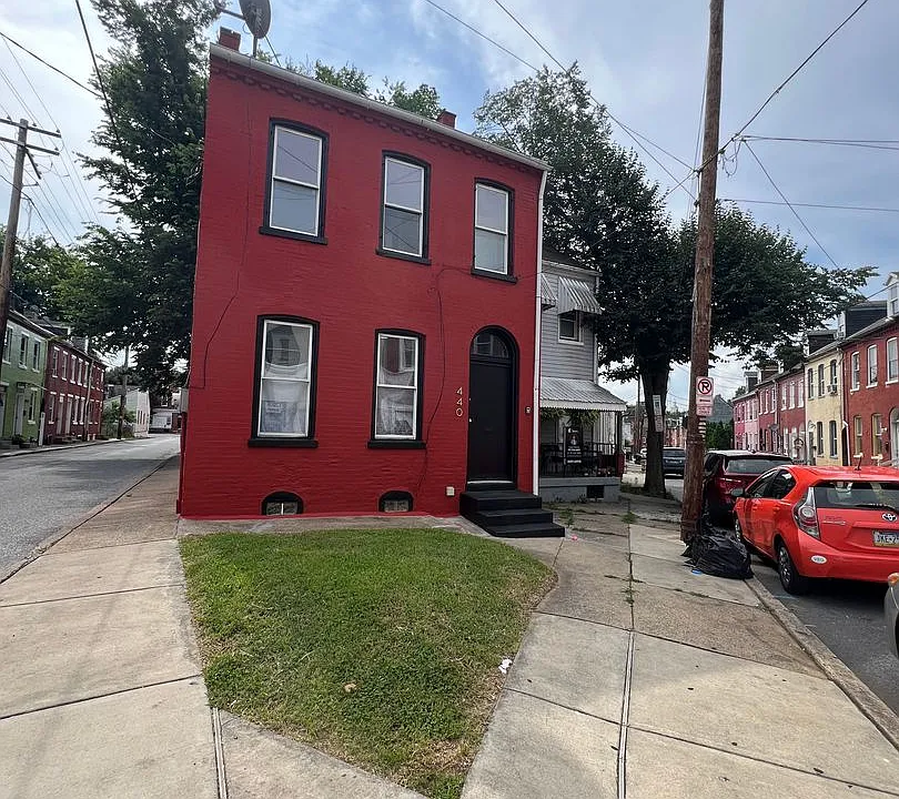 440 E Strawberry St
