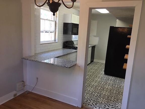 2nd image of 4025 Augusta Ave