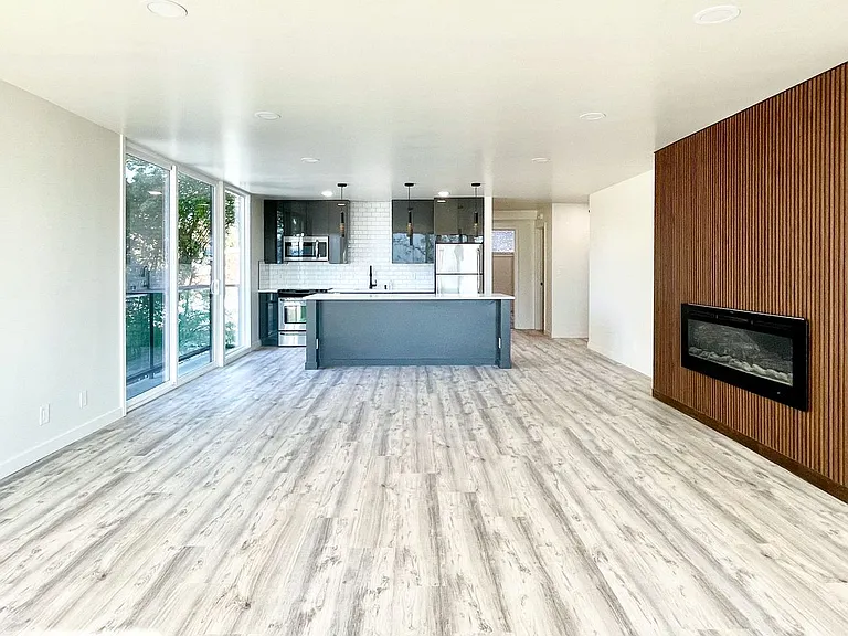 358 S Coeur D Alene St — Photo 26