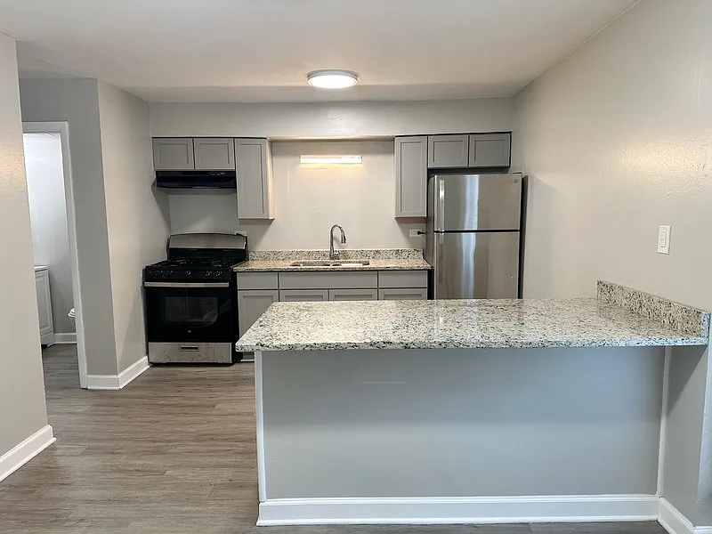 1719 E Roosevelt Rd #4