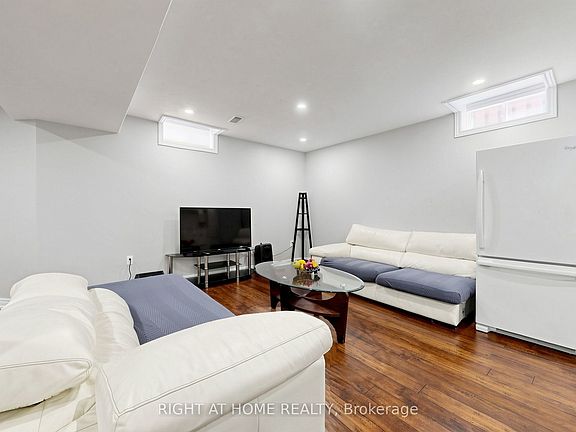 4th image of 46 Aishford Rd #Basement