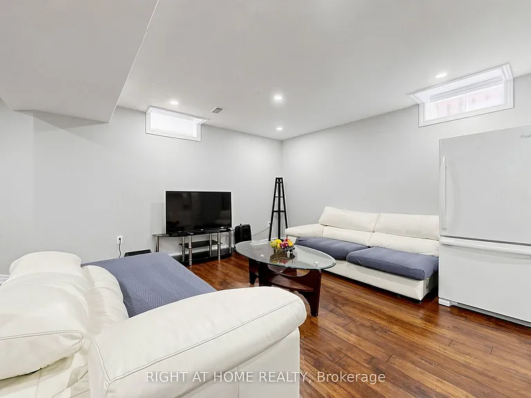 46 Aishford Rd #BASEMENT — Photo 4