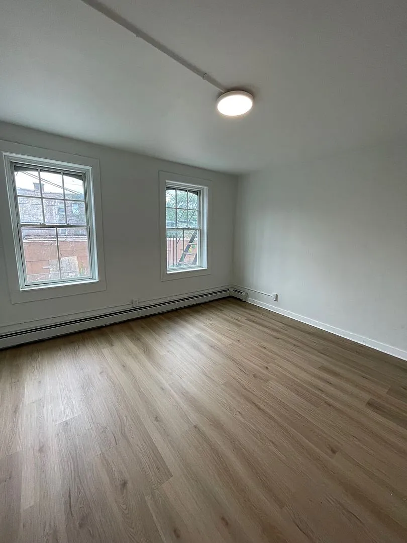 192 Ann St. — Photo 3
