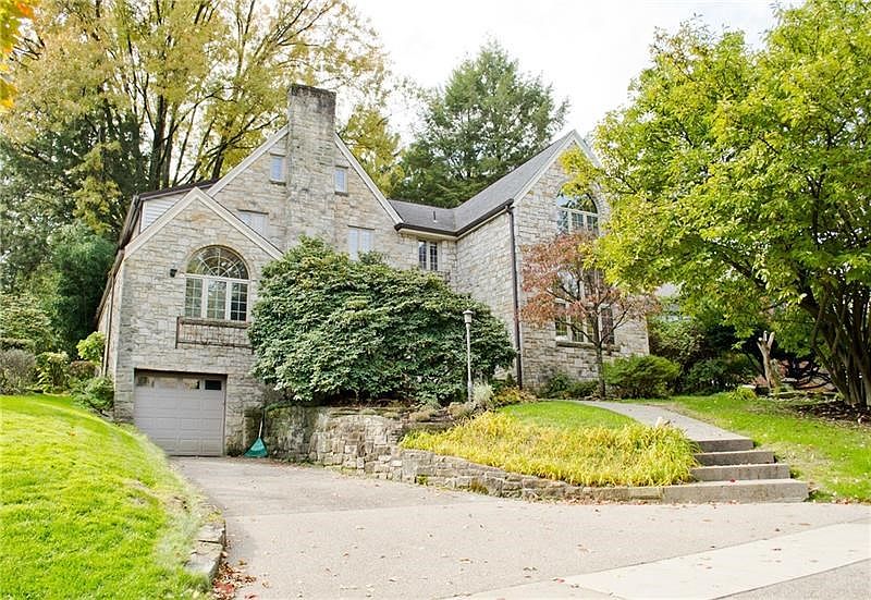 Front with a stunning view of the home