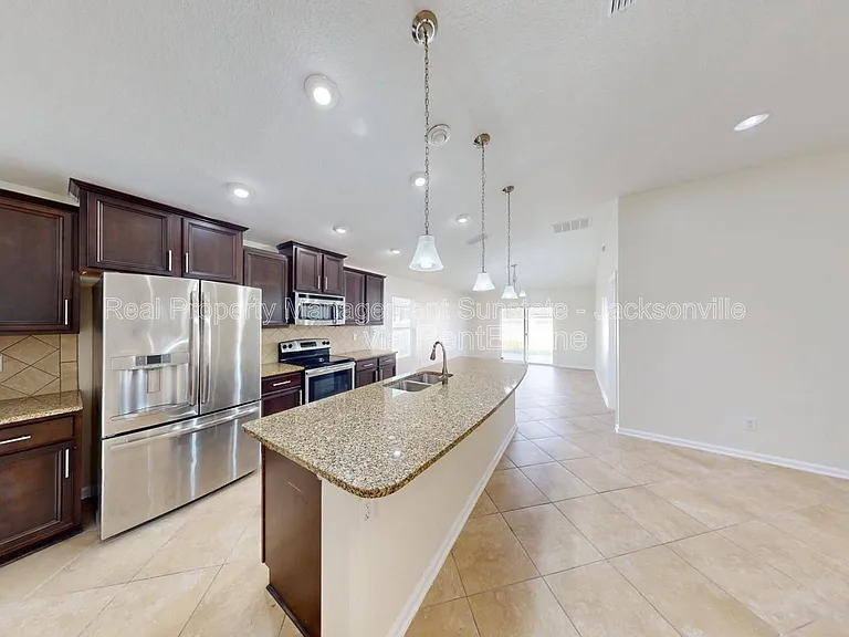 630 Glendale Ln — Photo 6