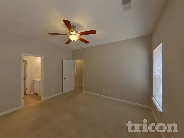207 Lockleven Dr — Photo 7