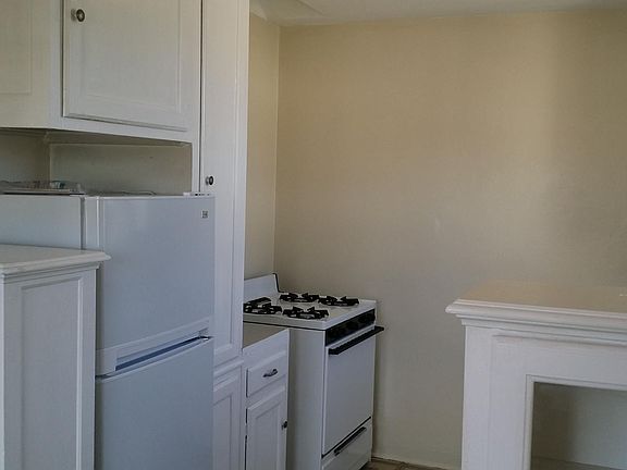 5th image of 4388 Iowa St