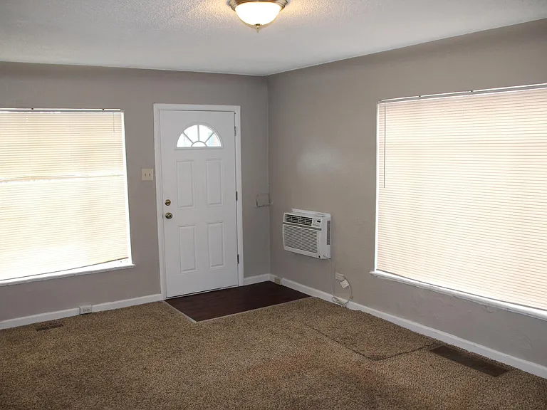 3720 N Fillmore St — Photo 4