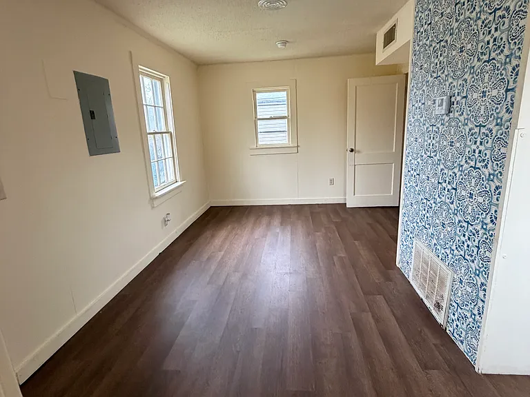 1309 W Catalpa St — Photo 6