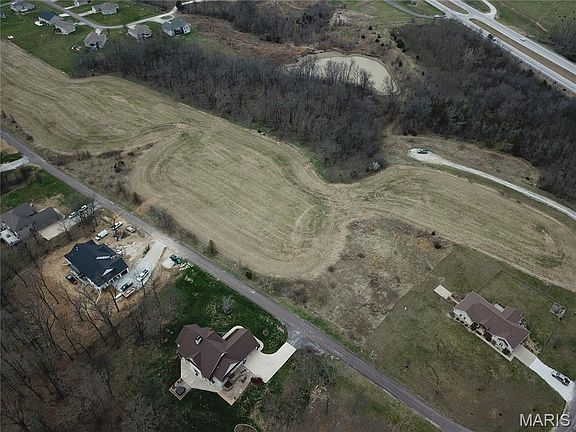 4th image of 33 Lela Ln