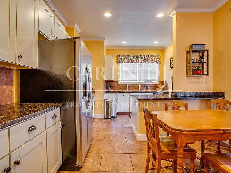 1214 W Maine St — Photo 12