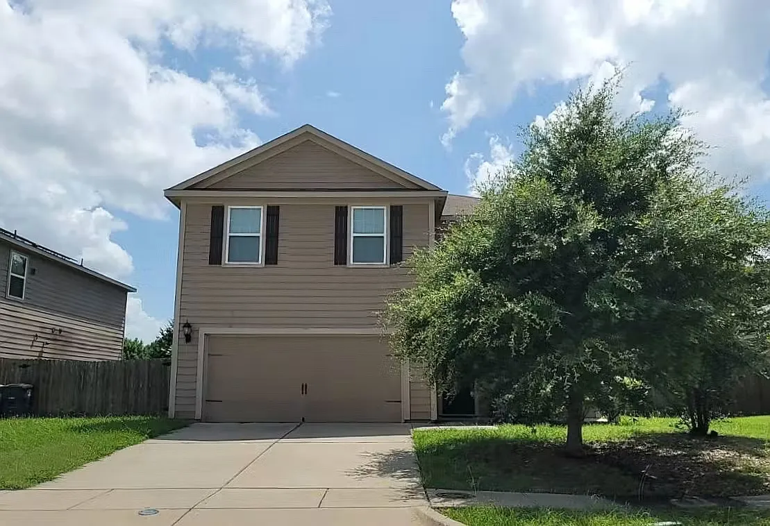 3 bed, 2.5 bath, 2070 sqft, $2,300 — Photo 1