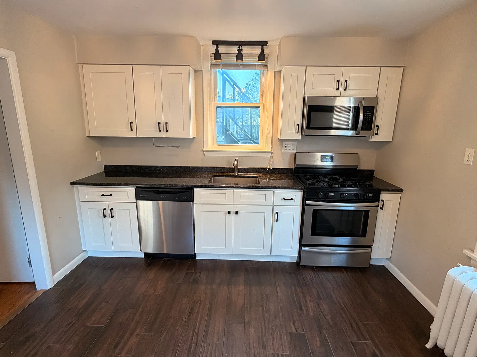 2 bed, 1006 sqft, $2,200 — Photo 4