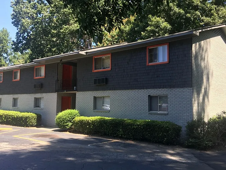 218 Walthall Ave SE — Photo 2