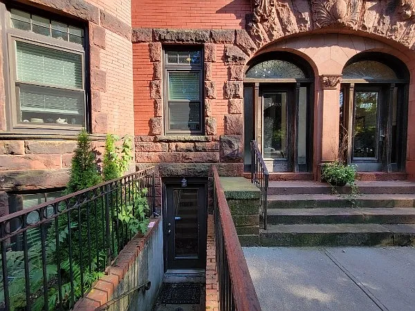 2 bed, 9999 sqft, $4,300 — Photo 2