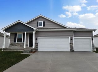 2872 Grassland Ct, Hiawatha, IA 52233