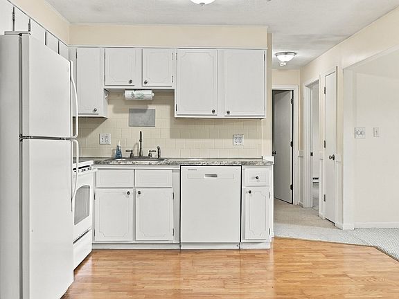 5th image of 15 Spencer Rd APT 30E
