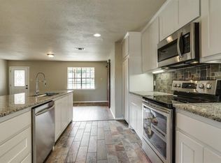 131 Oak Ln, Burleson, TX 76028