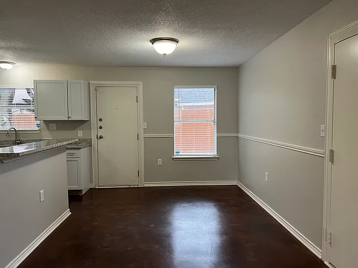 1007 Shaw St — Photo 5