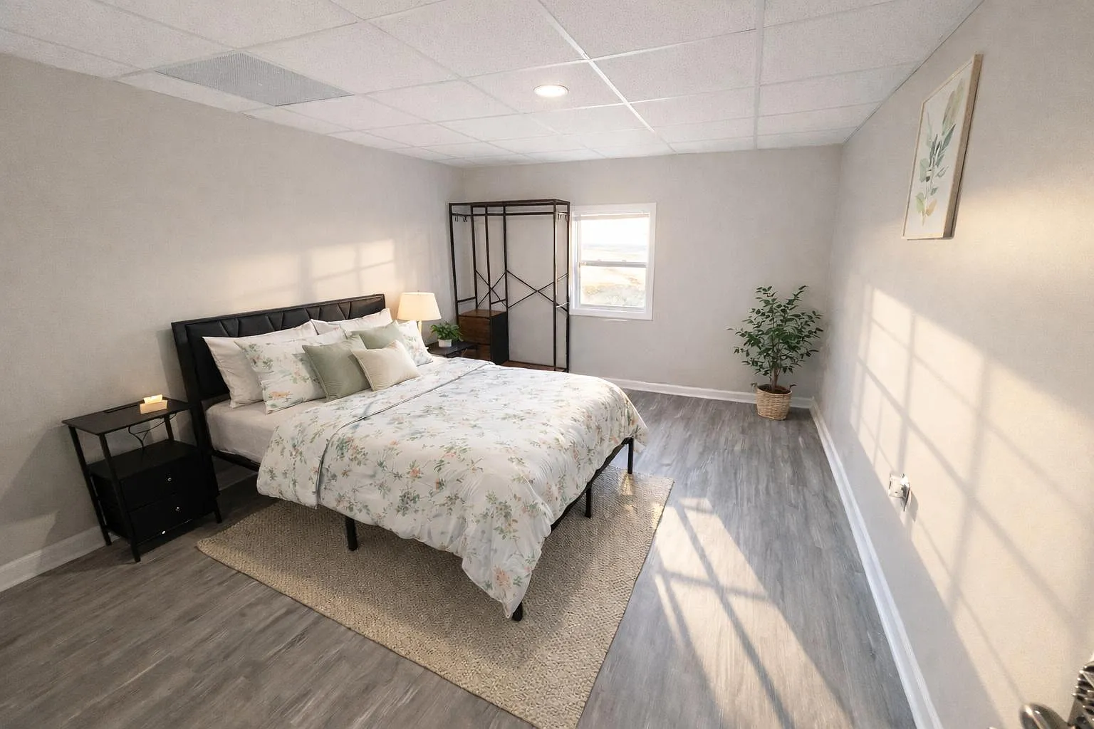 4 bed, 3.0 bath, 2100 sqft, $702 — Photo 1