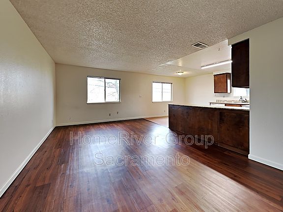 3rd image of 708 Wales Dr APT 2