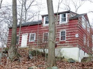 40 Woods End Rd, Putnam Valley, NY 10579
