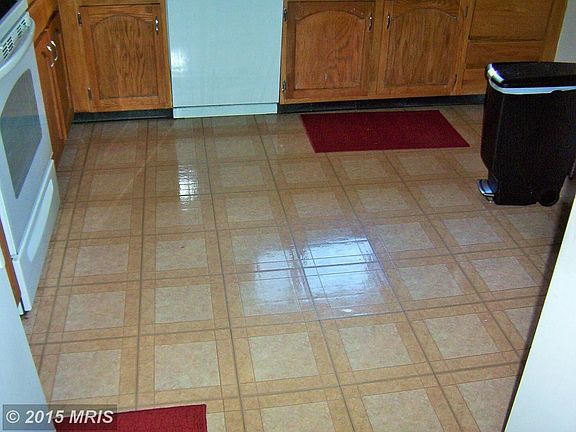 Kitchen floor in good condition