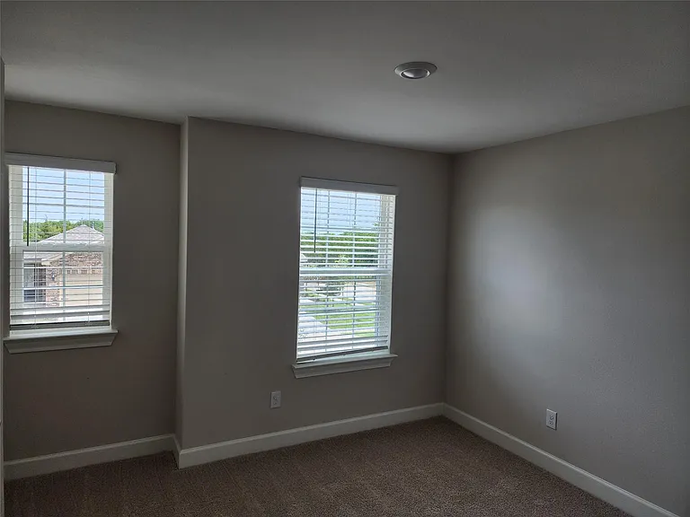 1411 Butler Ave — Photo 15