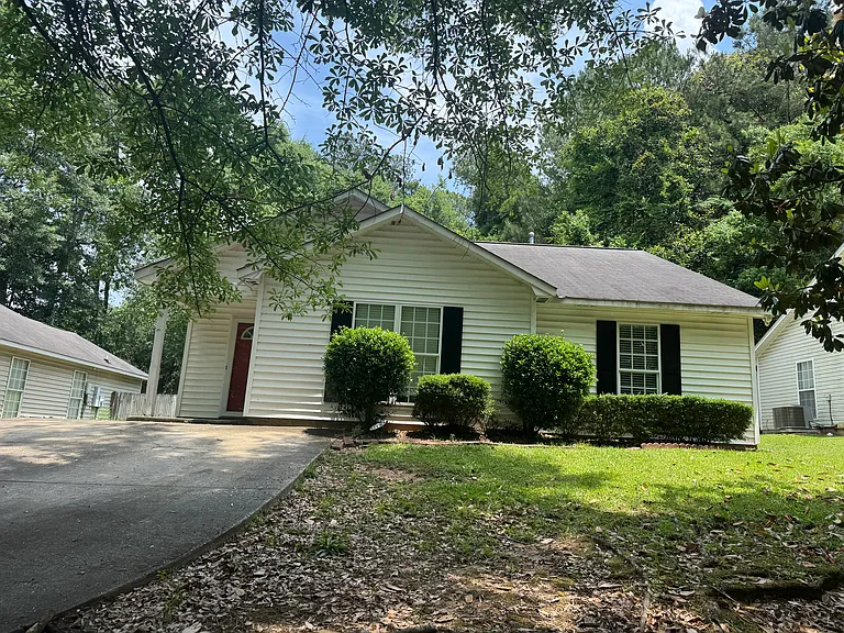 3634 Fairview Dr — Photo 1