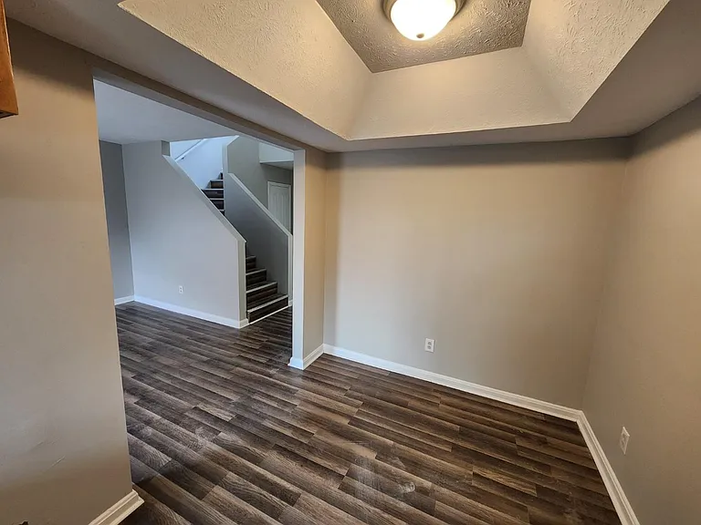 129 Karen Ct — Photo 4