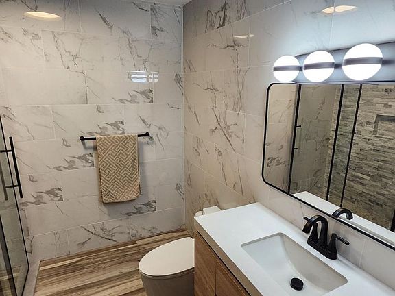 3rd image of Cond Alamanda APT 3103