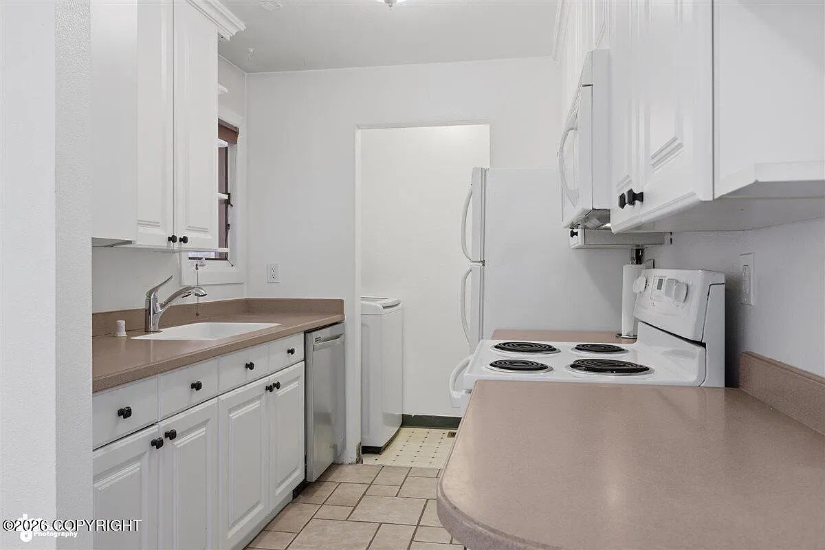 2 bed, 2.0 bath, 741 sqft, $1,895 — Photo 3