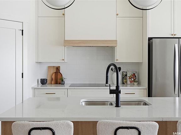 5th image of UNIT 24-720 Brighton BOULEVARD