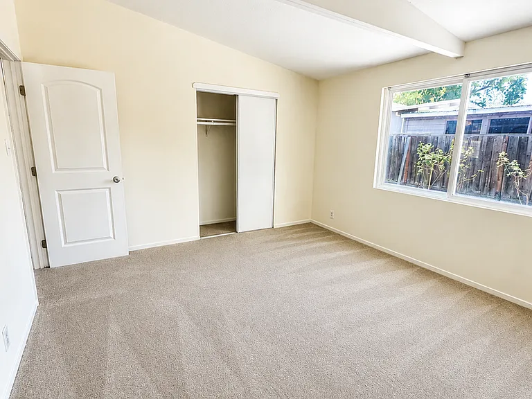 272 Donner Ave — Photo 6