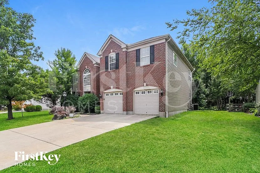 4 bed, 2.5 bath, 2532 sqft, $2,905 — Photo 2