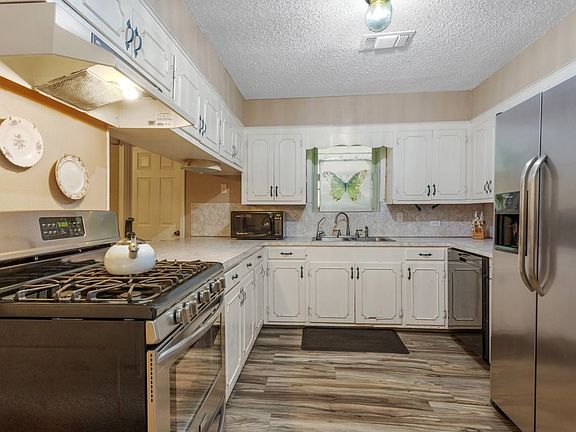 5th image of 220 Bower Dr
